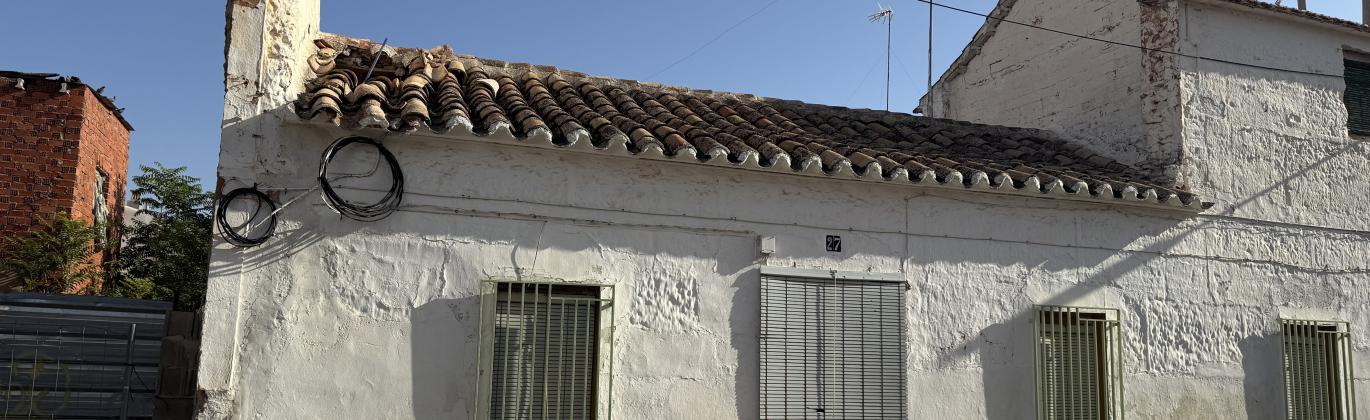 Vivienda en la que se produjo la caída desde el tejado